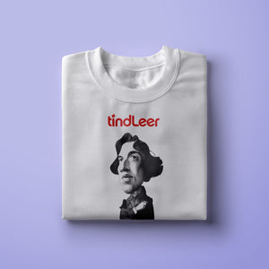 Camiseta blanca mujer con ilustración de Oscar Wilde por Fernando Vicente.